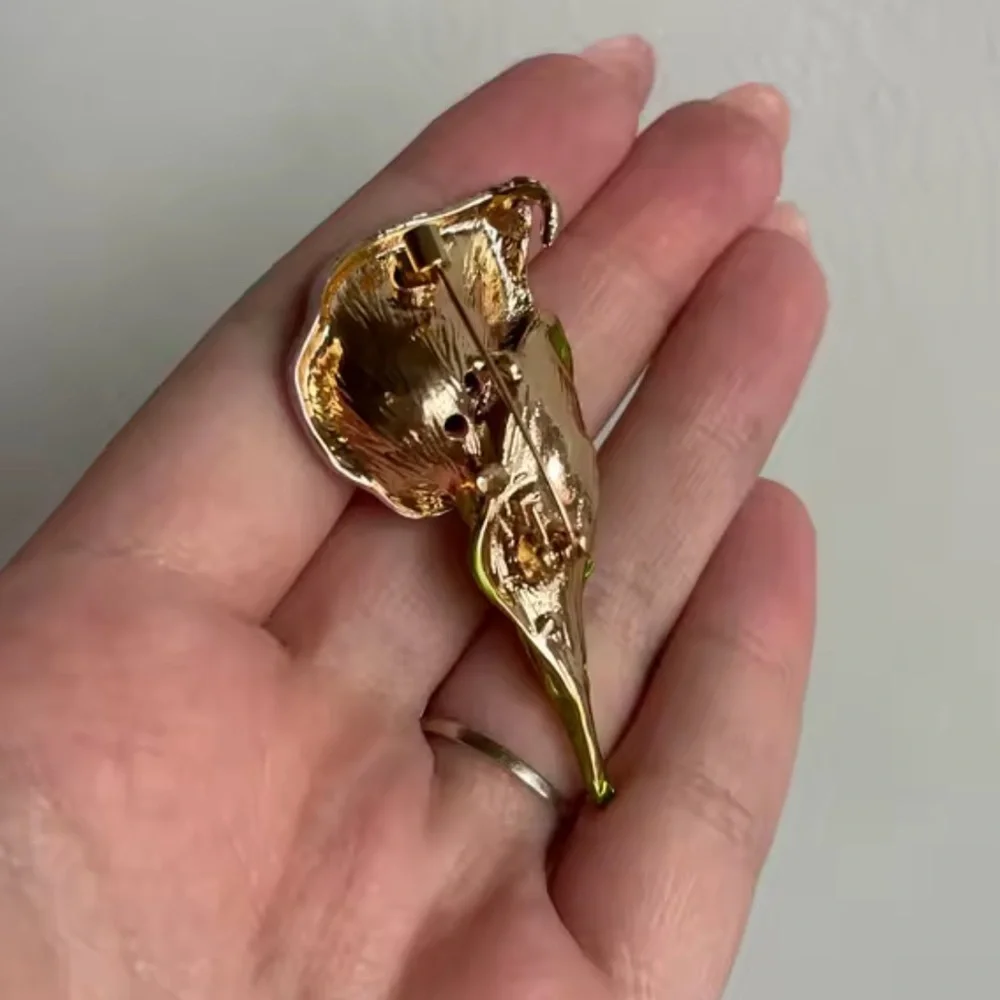 Calla Lily Cream Gold Brooch